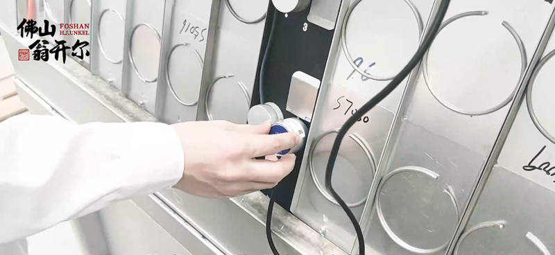 undefined 将智能传感器校准探头放在2号灯管位置(以2号灯管为例)