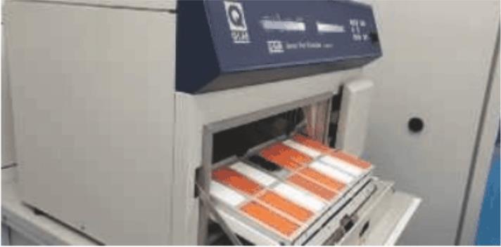 图2:使用Q-SUN氙灯试验箱根据ASTM D4303程序C测试的橙色颜料样品