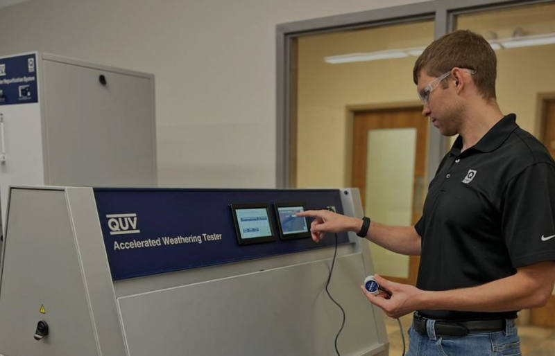 橡胶车用饰品小型紫外老化箱