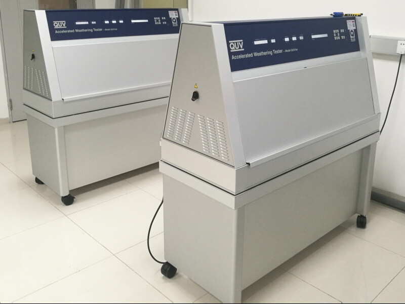 undefined 橡胶车用饰品小型紫外老化箱客户安装现场案例